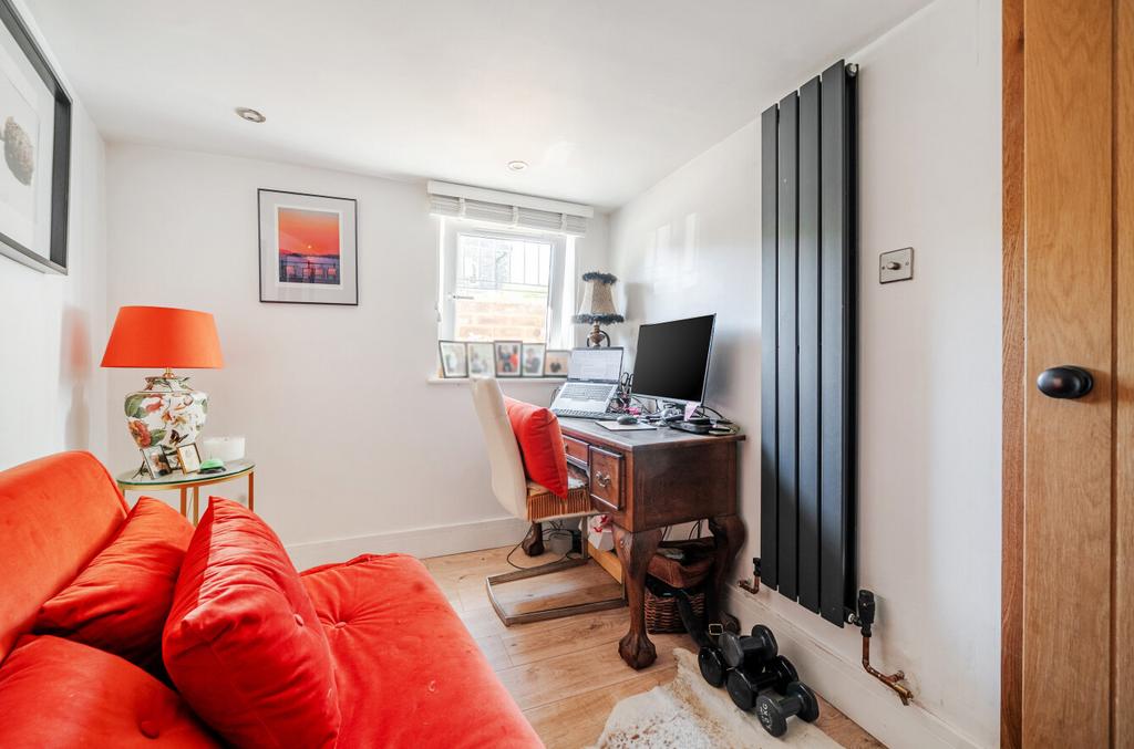 House in Brighton, Round Hill - More