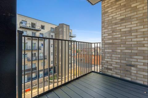 2 bedroom apartment to rent, Heschel Street Slough SL1