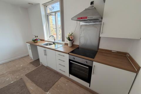 3 bedroom apartment to rent, Wakefield Road, BRADFORD