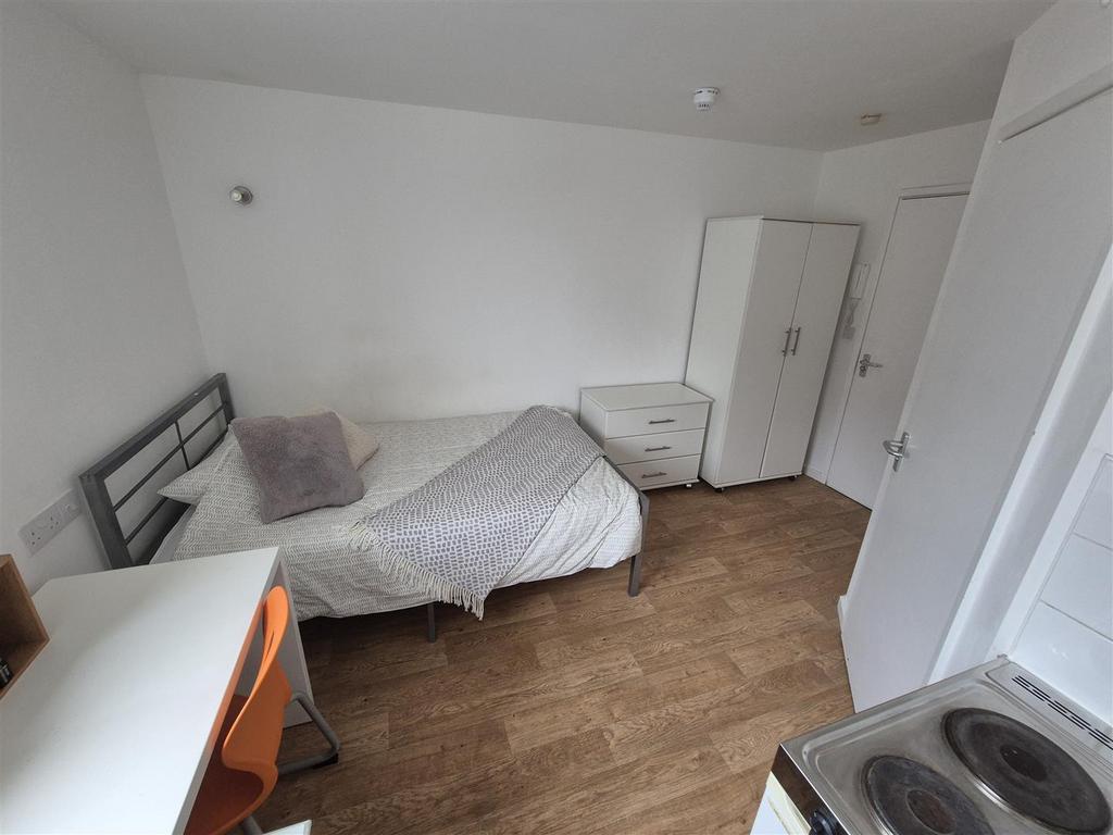 Apartment in Bournemouth, Lansdowne - View 3