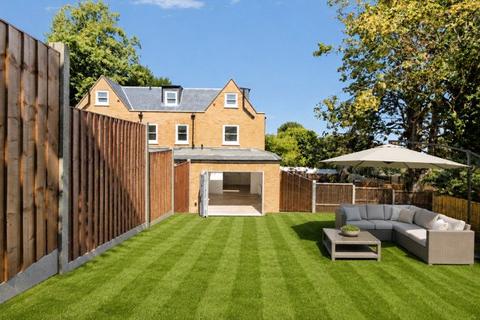 3 bedroom end of terrace house for sale, Mount Nod Close, London, SE18