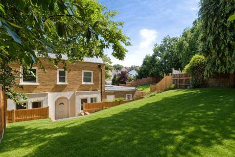 3 bedroom end of terrace house for sale, Mount Nod Close, London, SE18