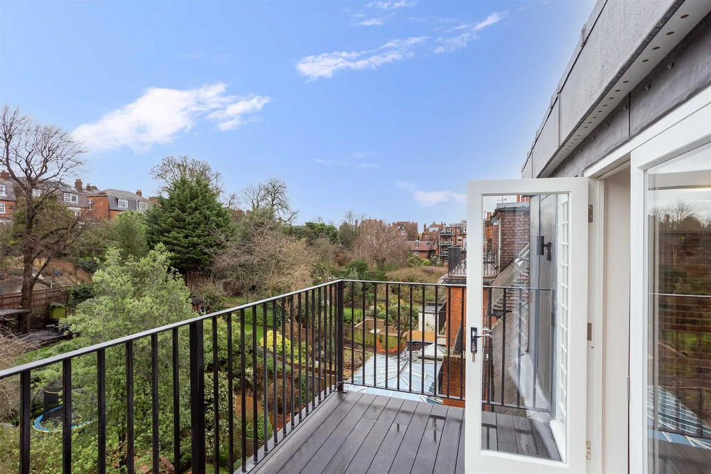 Apartment in London - View 4