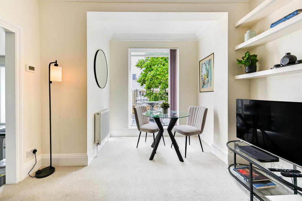 Apartment in London - View 3