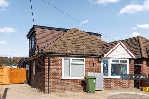Studio to rent, Junction Road, Ashford, TW15