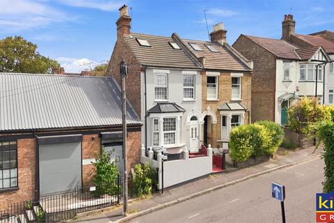 3 bedroom terraced house for sale, Tower Hamlets Road, London