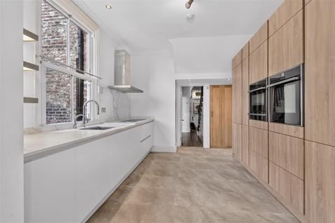 5 bedroom semi-detached house for sale, Feversham Crescent, York