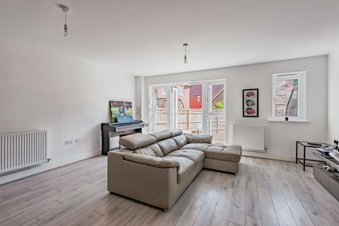 4 bedroom semi-detached house for sale, Holly Drive, Copthorne, Crawley