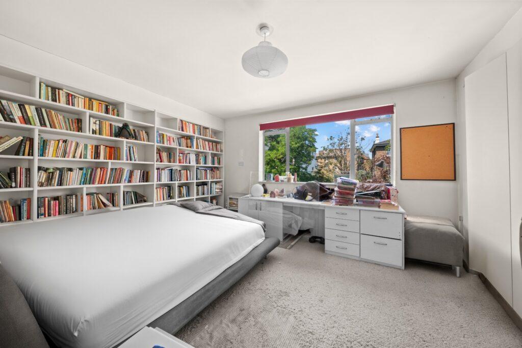 Apartment in Belsize Park - More