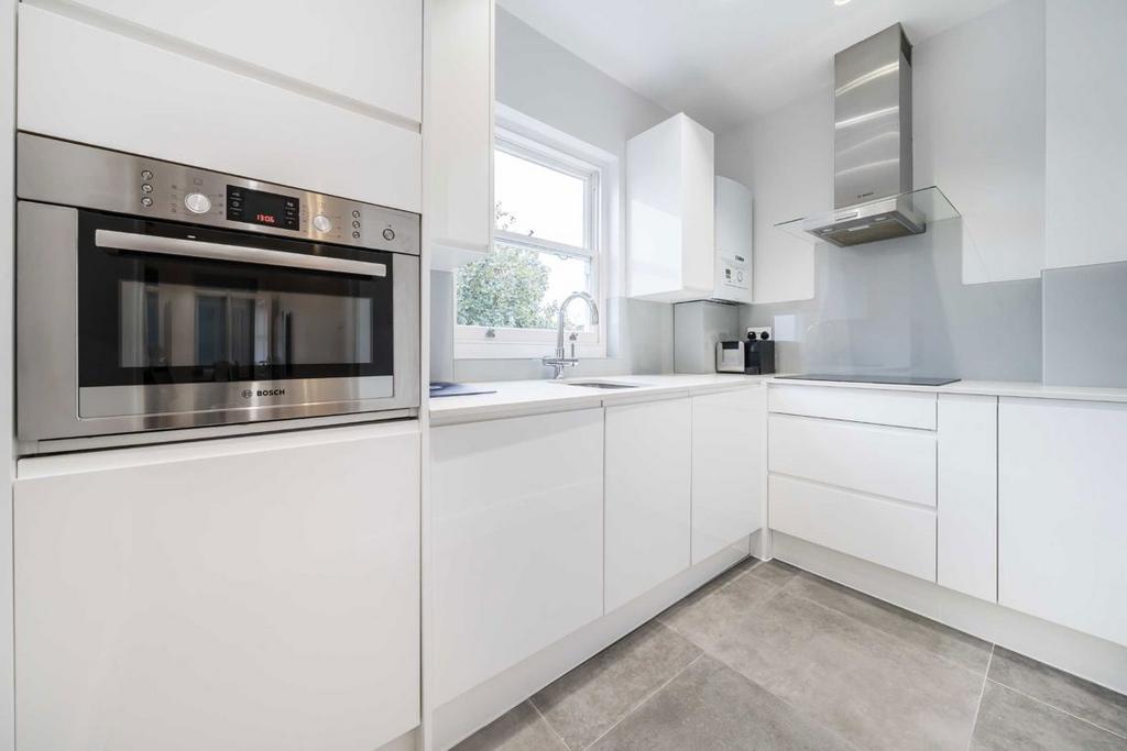 Apartment in Maida Vale - View 3