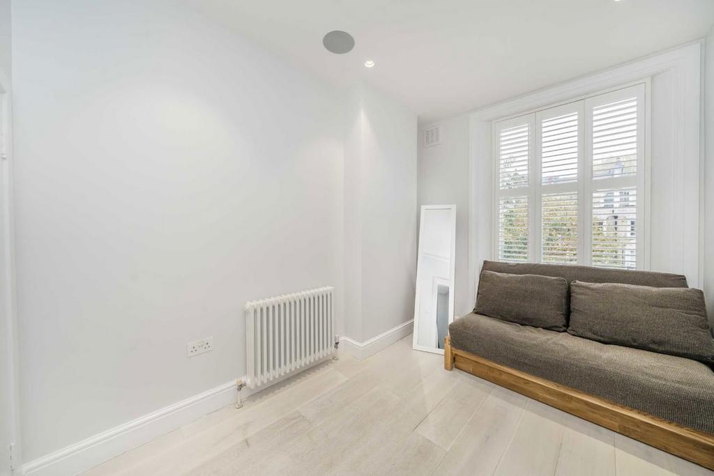 Apartment in Maida Vale - More