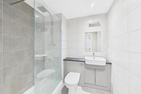 2 bedroom flat to rent, Pechiney House, Slough SL1