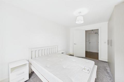 2 bedroom flat to rent, Pechiney House, Slough SL1