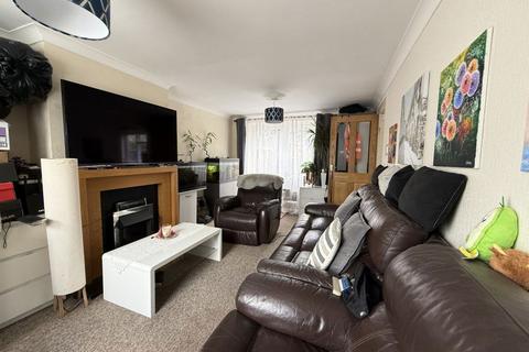 2 bedroom house to rent, Gainsborough Road