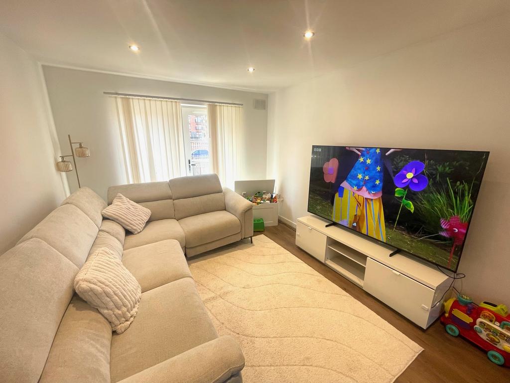 Apartment in Birmingham, West Midlands - View 3