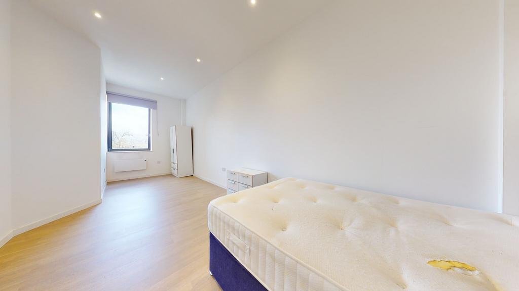 Apartment in Brentford - View 3