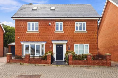 5 bedroom detached house for sale, Reeds Close, Basildon, SS15