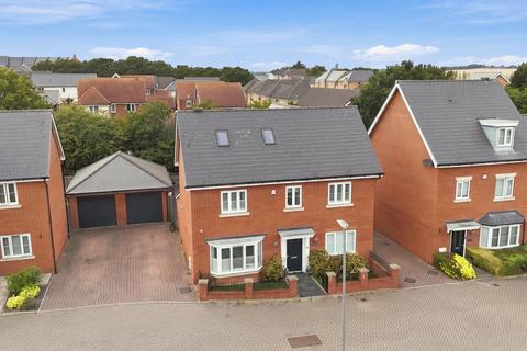 5 bedroom detached house for sale, Reeds Close, Basildon, SS15