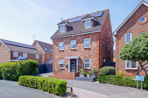 5 bedroom detached house for sale, Farne Drive, Wickford, SS12
