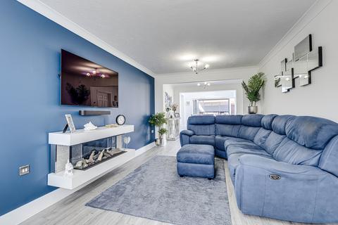 5 bedroom detached house for sale, Farne Drive, Wickford, SS12