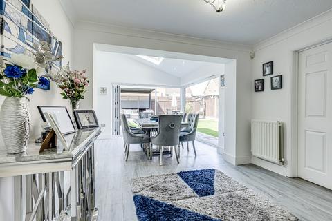 5 bedroom detached house for sale, Farne Drive, Wickford, SS12