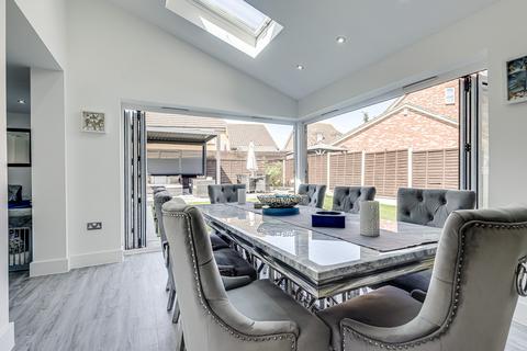5 bedroom detached house for sale, Farne Drive, Wickford, SS12