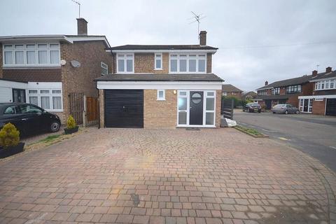 4 bedroom detached house to rent, Harrier Close, Hornchurch, Essex, RM12