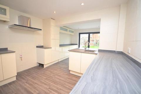 4 bedroom detached house to rent, Harrier Close, Hornchurch, Essex, RM12