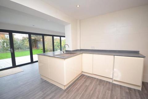 4 bedroom detached house to rent, Harrier Close, Hornchurch, Essex, RM12