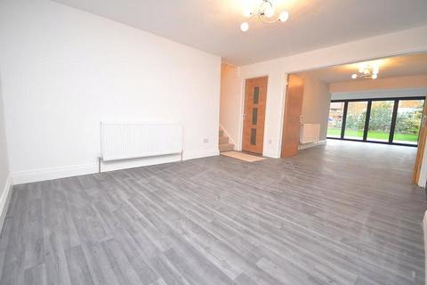 4 bedroom detached house to rent, Harrier Close, Hornchurch, Essex, RM12