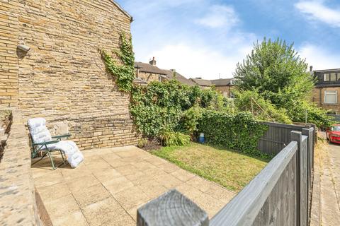 2 bedroom end of terrace house for sale, Thornhill Place, Brighouse