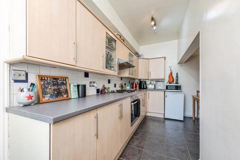 2 bedroom end of terrace house for sale, Thornhill Place, Brighouse