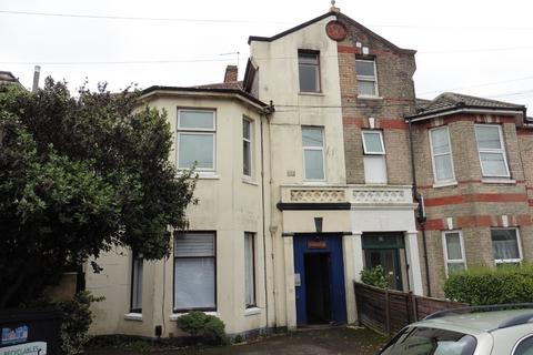 Studio to rent, 18 Carlton Road, Bournemouth, Dorset, BH1