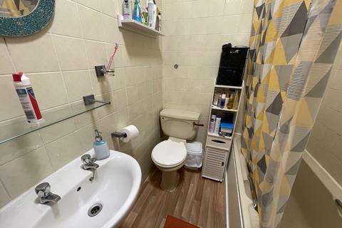 Studio to rent, 18 Carlton Road, Bournemouth, Dorset, BH1