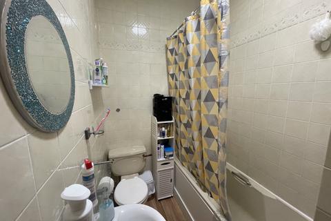 Studio to rent, 18 Carlton Road, Bournemouth, Dorset, BH1