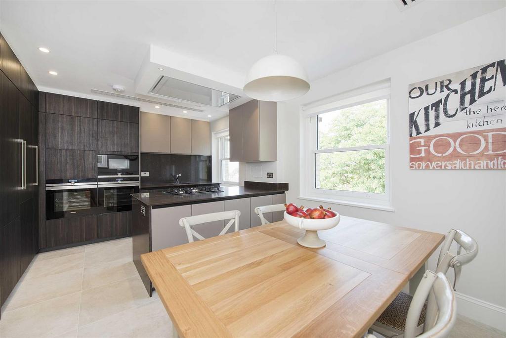 Apartment in London, Belsize Park - View 3