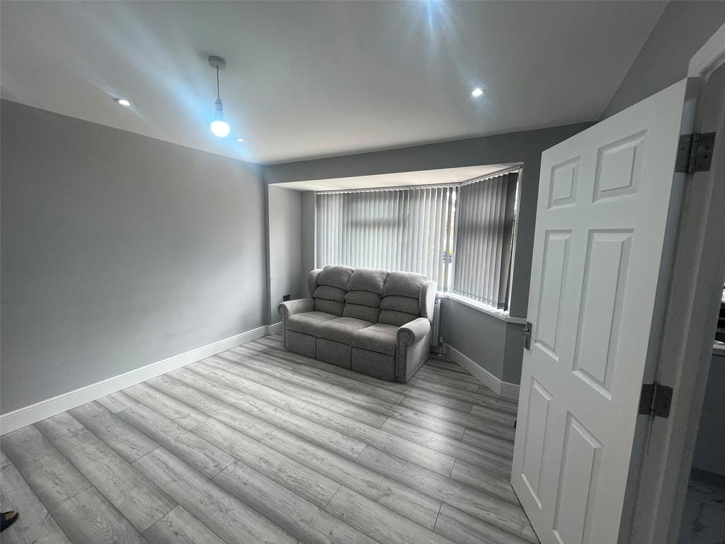 Apartment in Greater London - View 2