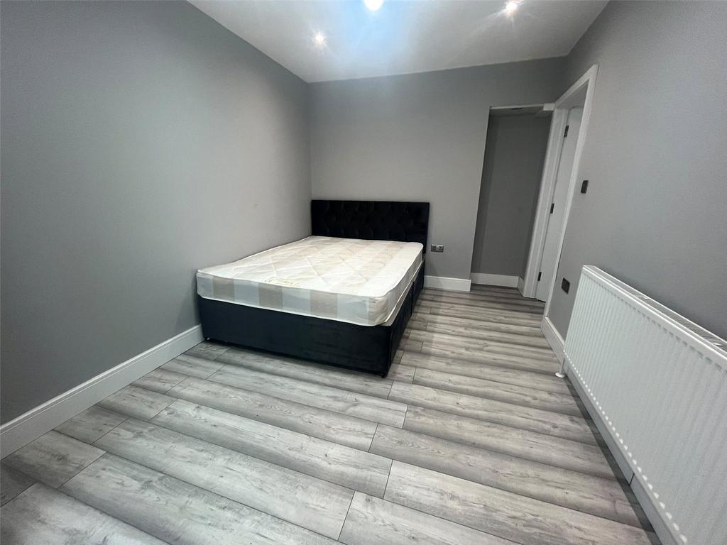 Apartment in Greater London - View 3