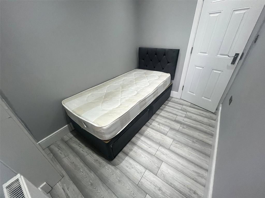 Apartment in Greater London - View 5