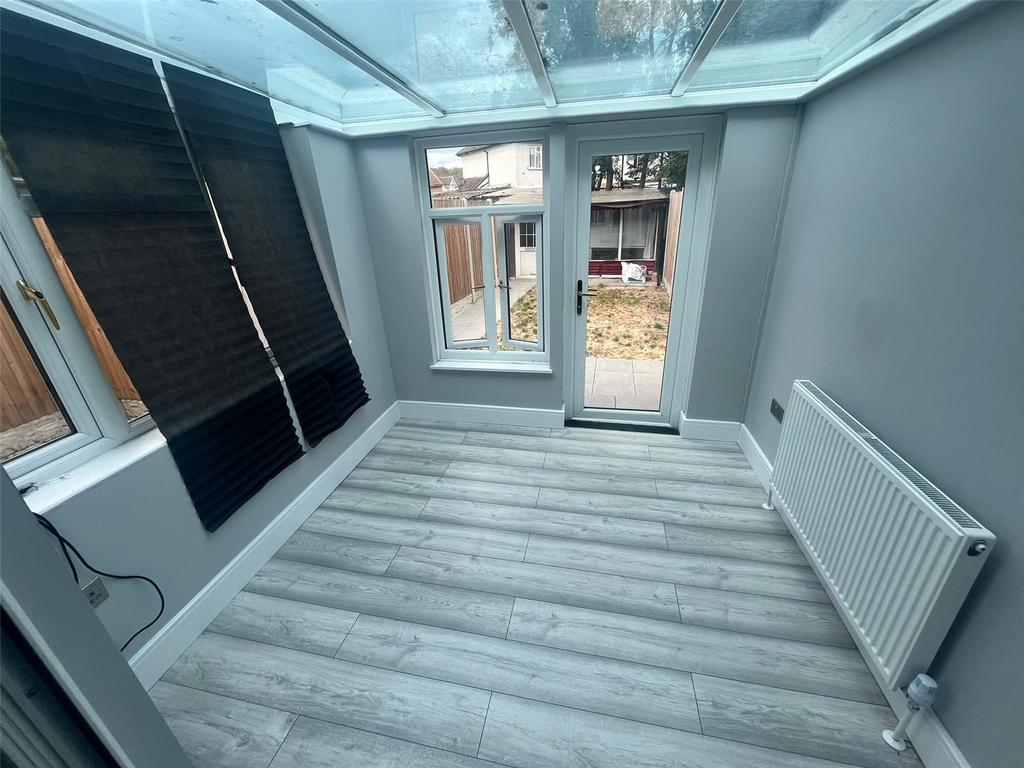 Apartment in Greater London - View 4