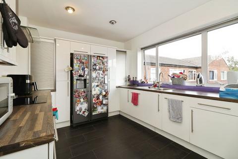 2 bedroom apartment for sale, Hillside Road, Altrincham WA15
