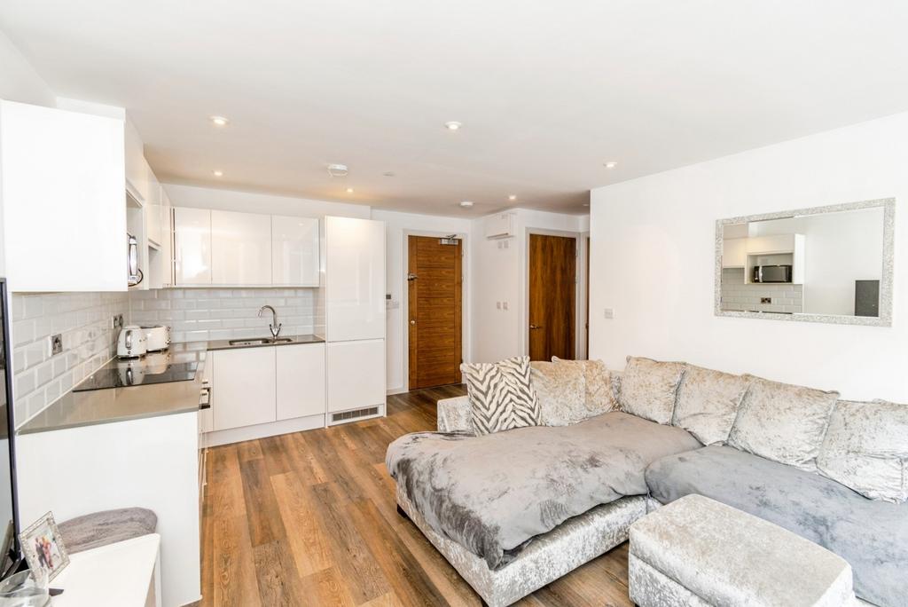 Apartment in Southampton - View 3