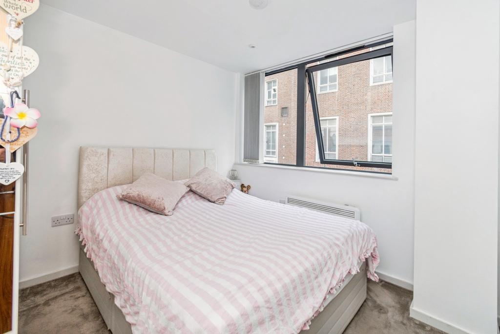 Apartment in Southampton - View 4