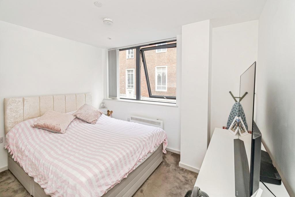 Apartment in Southampton - View 5
