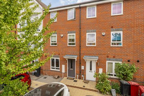 4 bedroom terraced house for sale, Edgeworth Close, Slough