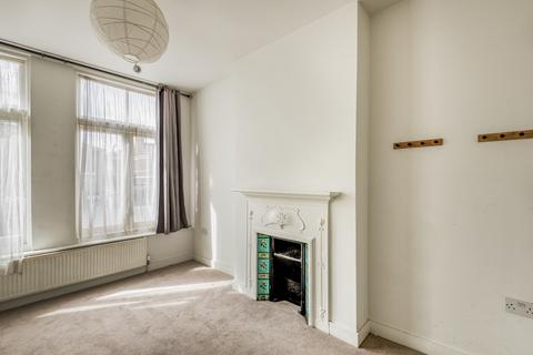 2 bedroom flat to rent, Rushey Green London SE6
