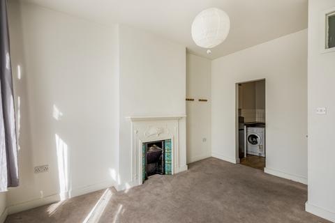 2 bedroom flat to rent, Rushey Green London SE6