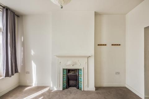 2 bedroom flat to rent, Rushey Green London SE6