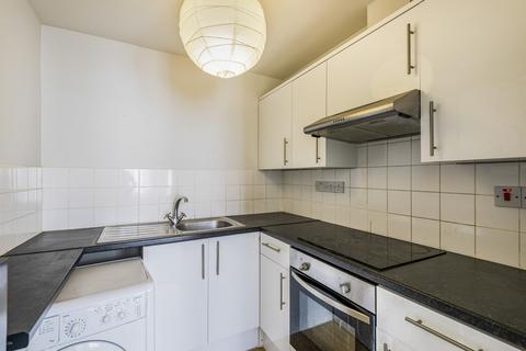 2 bedroom flat to rent, Rushey Green London SE6