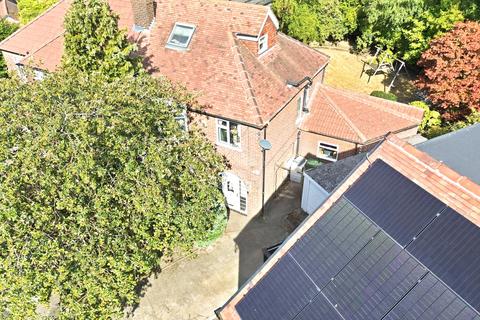 5 bedroom semi-detached house for sale, Mount Rise, Leeds, LS17